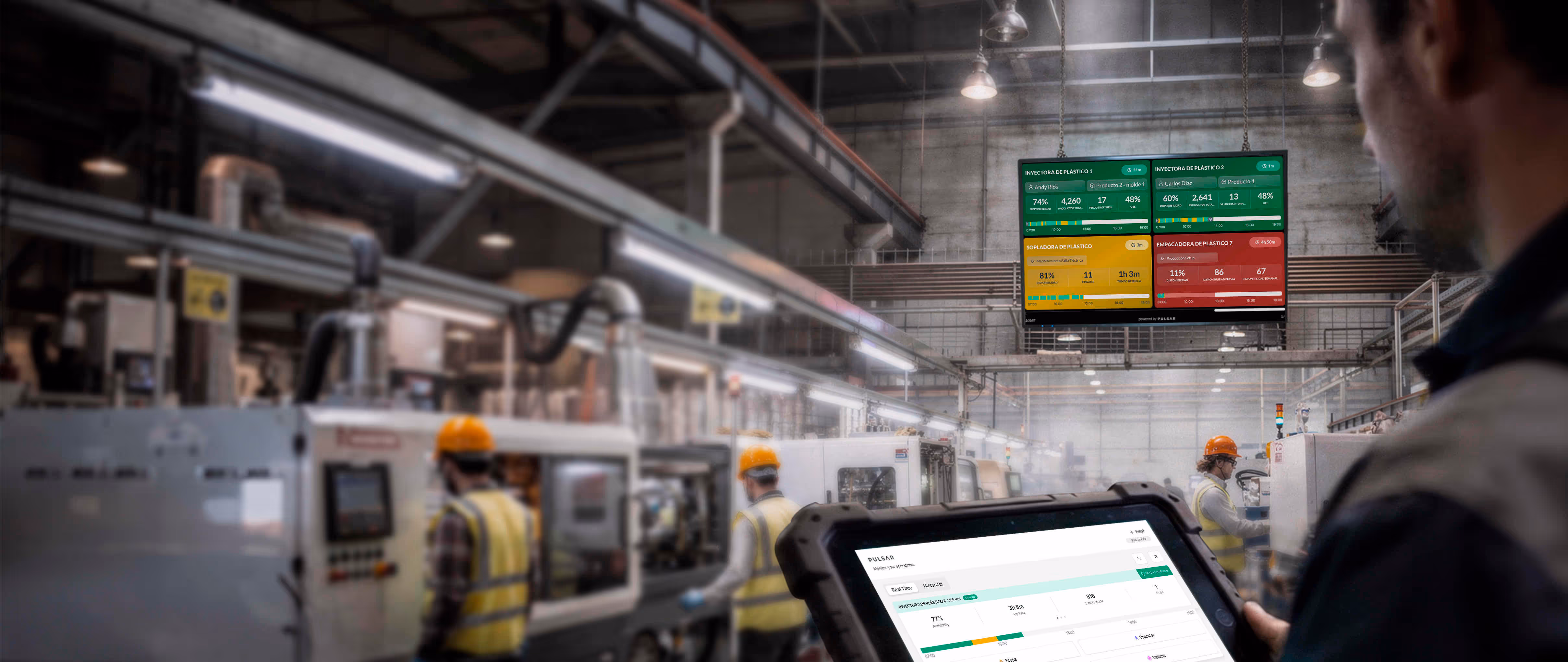 Pantalla en planta industrial mostrando la interfaz de Pulsar con métricas de OEE en tiempo real