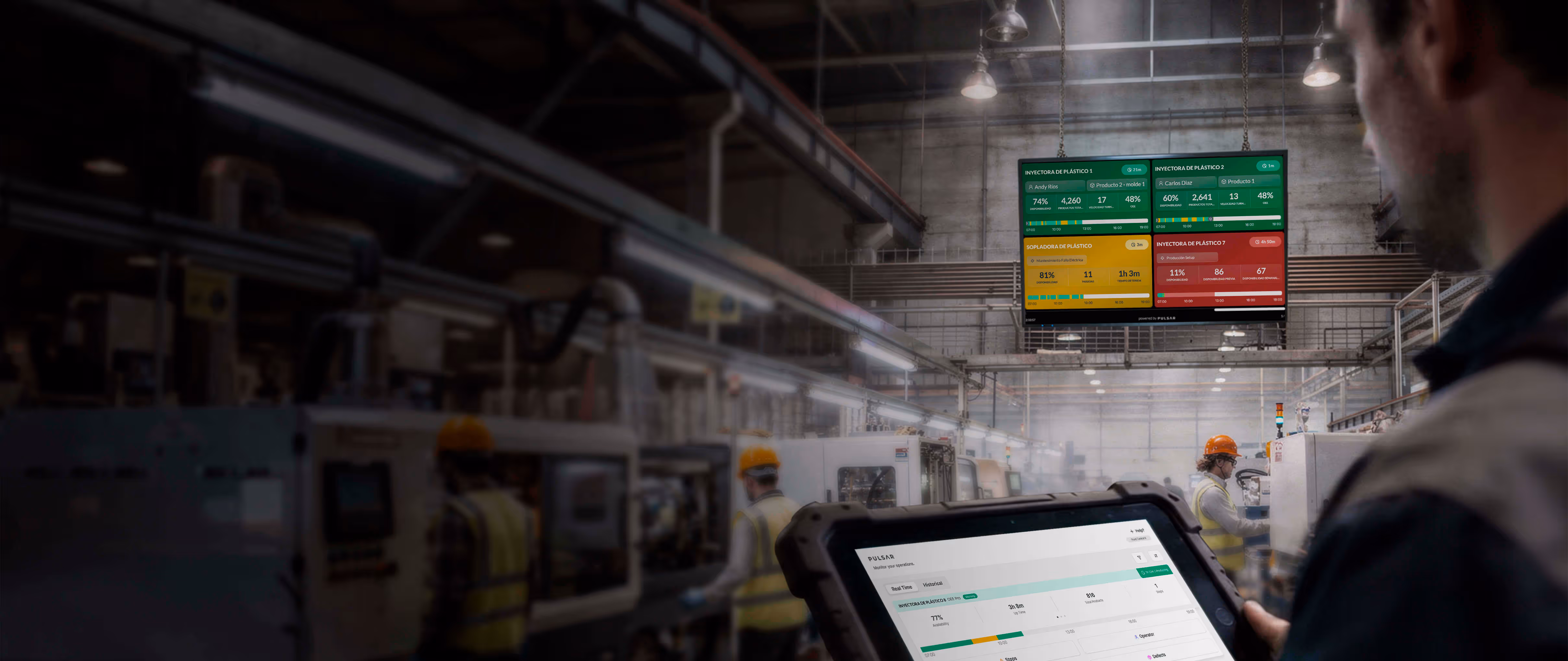 Pantalla en planta industrial mostrando la interfaz de Pulsar con métricas de OEE en tiempo real