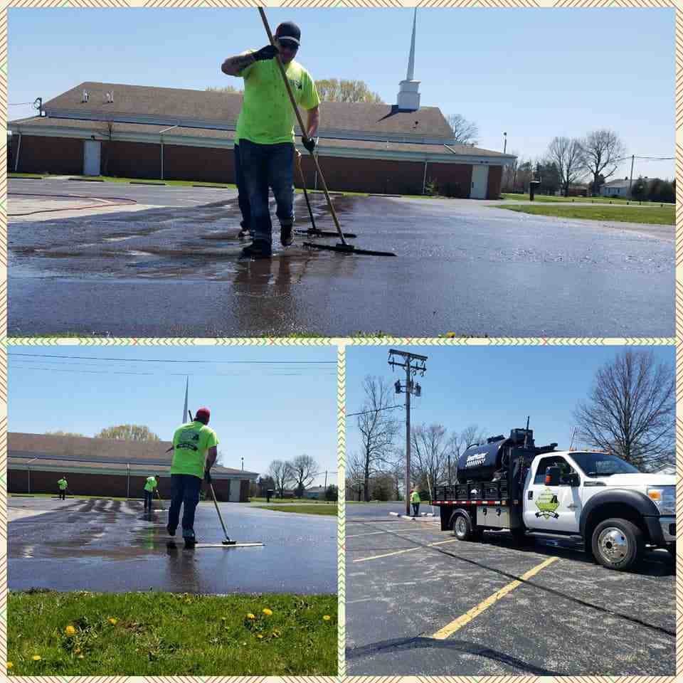 professional crew applying sealcoat to a commercial parking lot - best asphalt sealcoating company columbus oh professional crew applying sealcoat to a commercial parking lot - best asphalt sealcoating company columbus oh