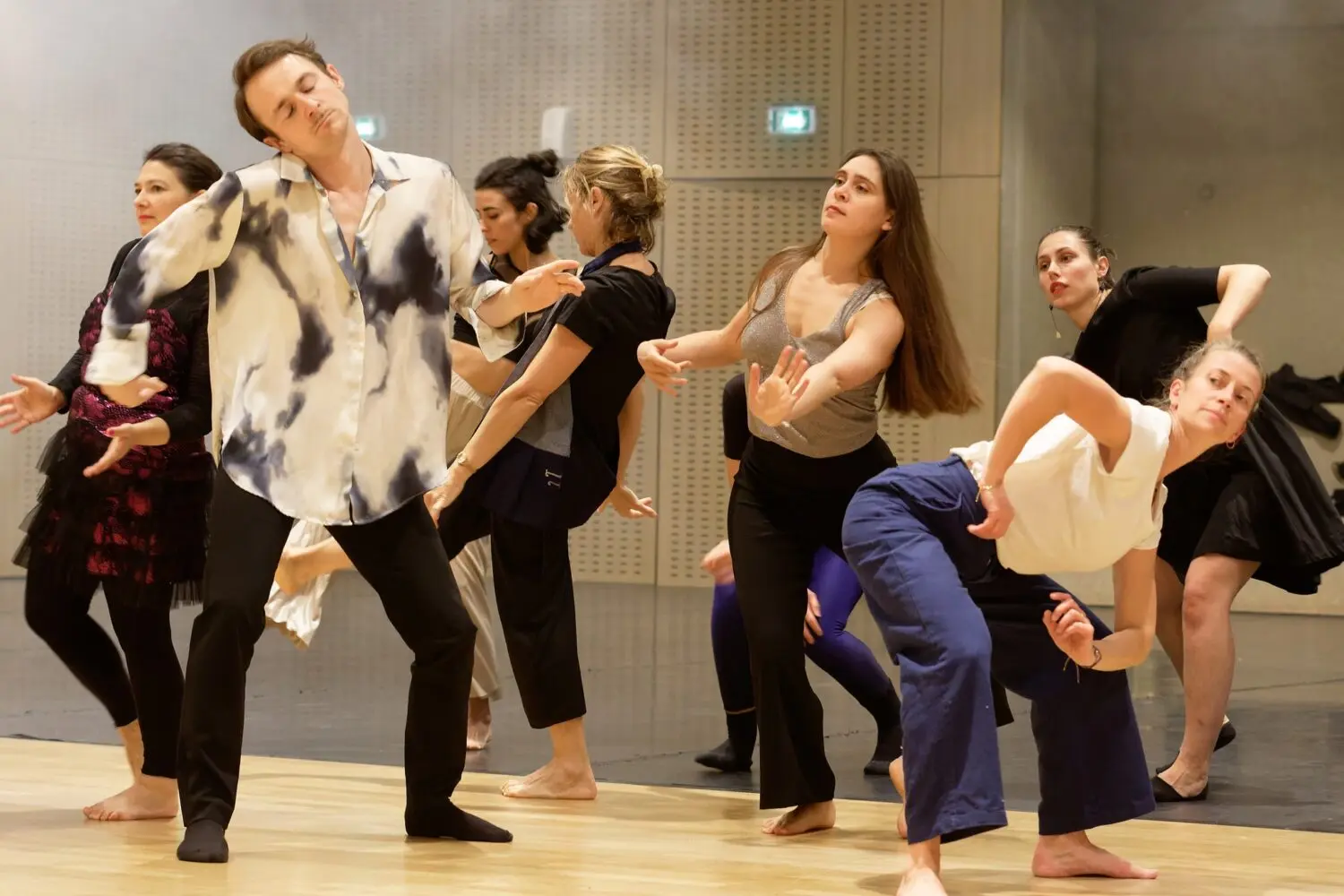 Danse contemporaine en groupe