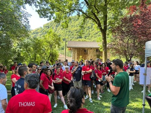 Team-building cohésion : Création de bolides en carton