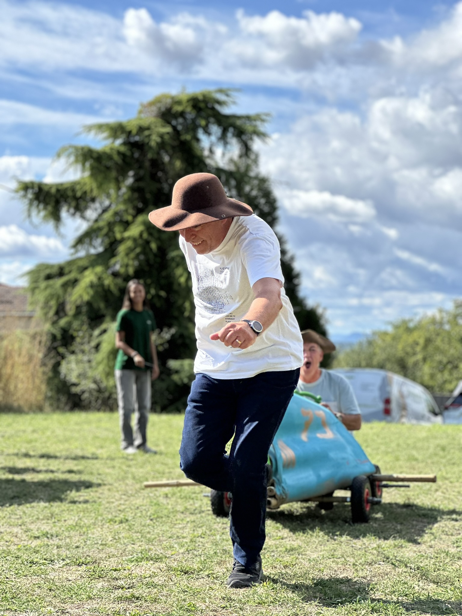 Team-building cohésion : Création de bolides en carton