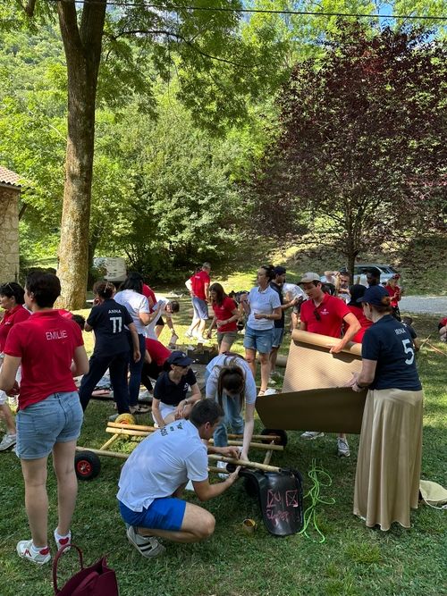 Team-building cohésion : Création de bolides en carton