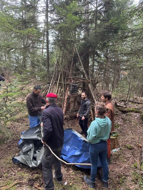Team-building cohésion : Construction cabanes et défis bush craft