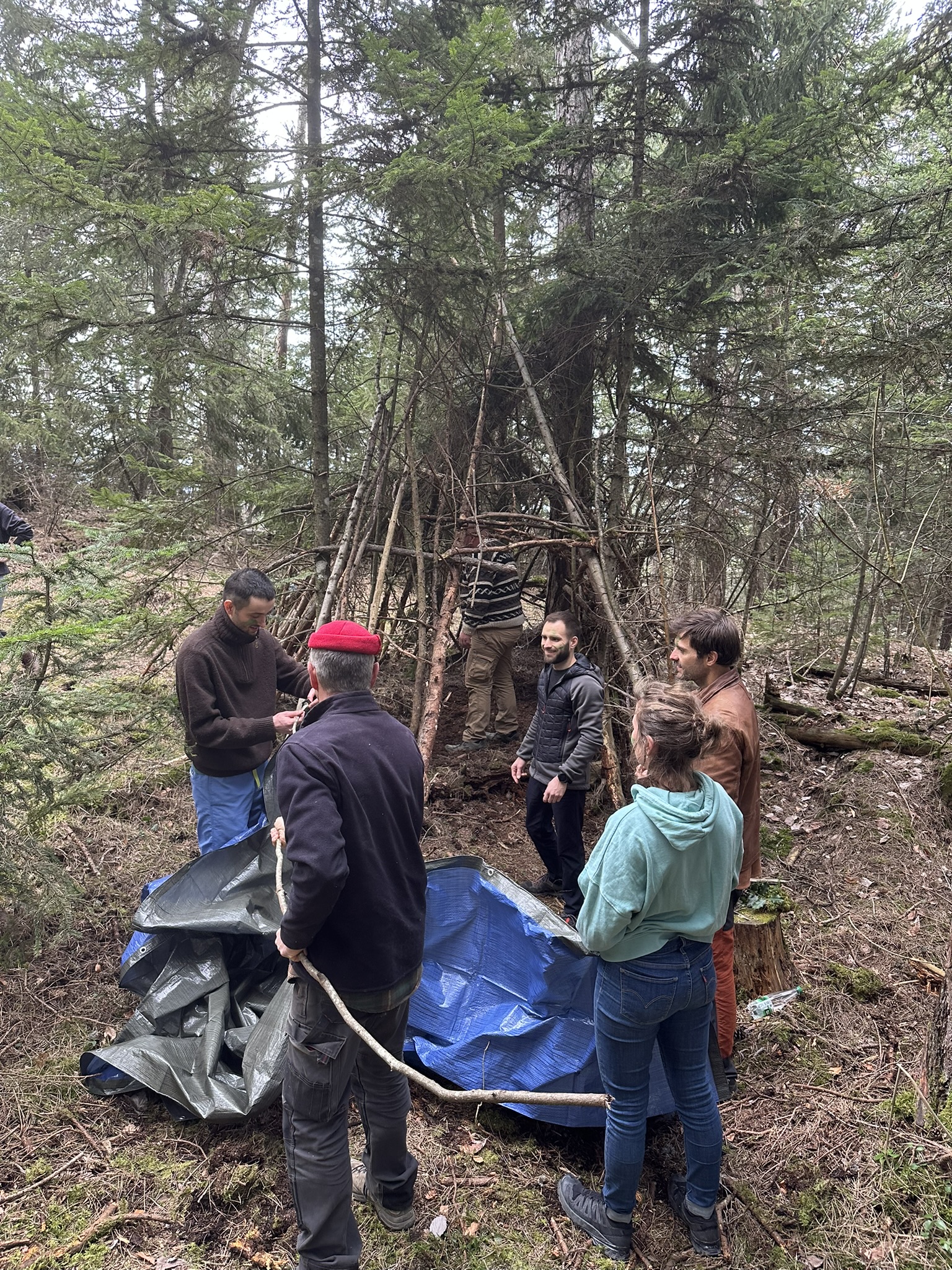 Team-building cohésion : Construction cabanes et défis bush craft