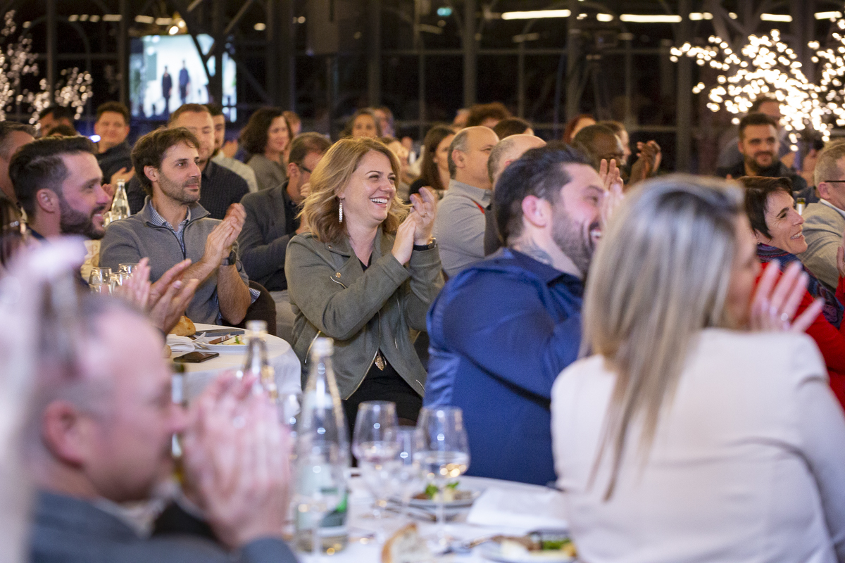 Team-building cohésion : Atelier d'impro hilarant