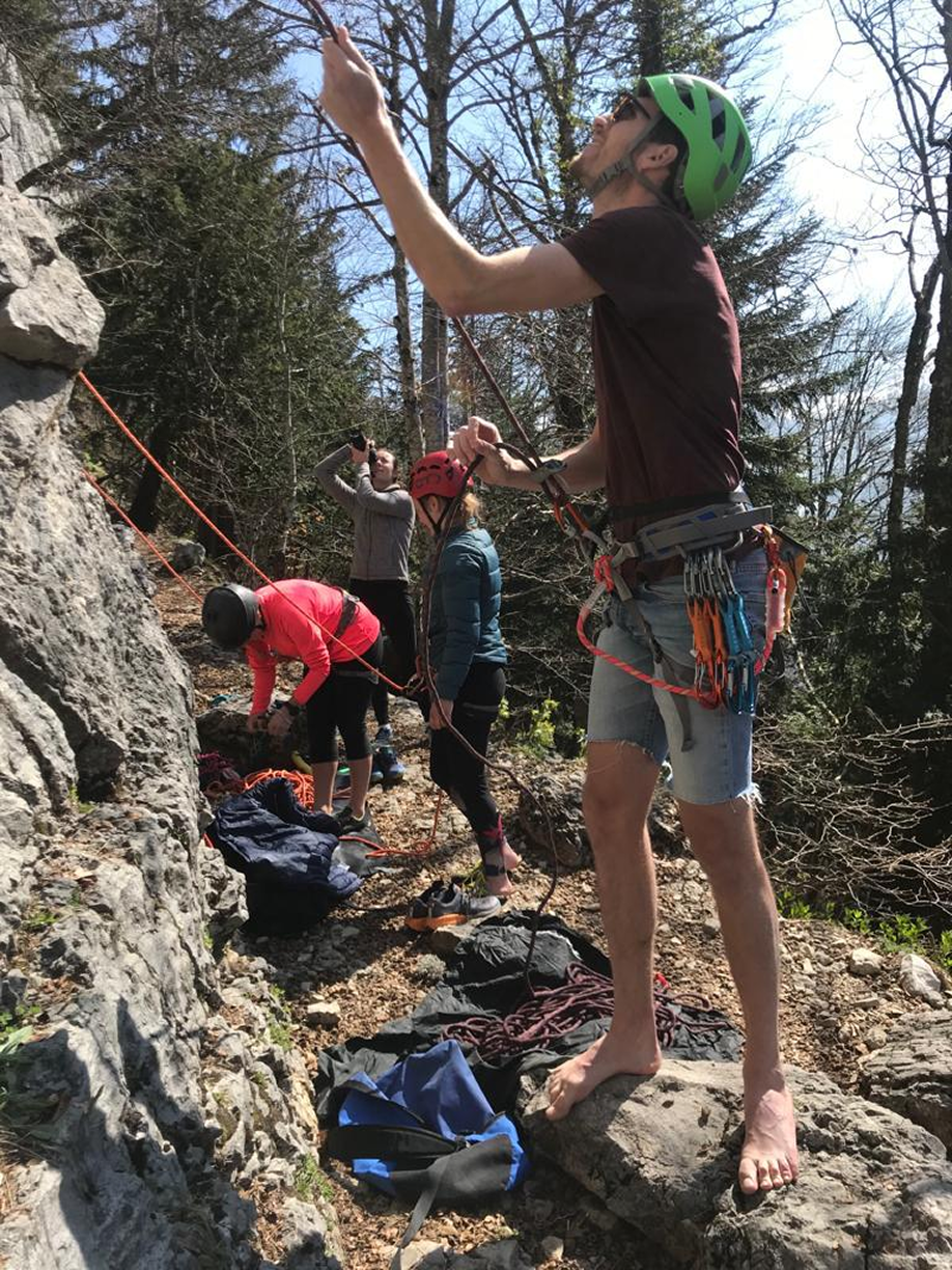 Team-building cohésion : Initiation escalade en falaise