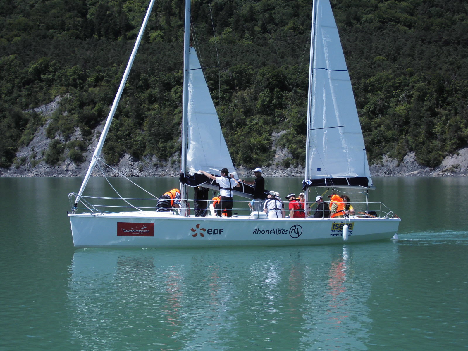 Catamaran ou voilier en équipe - Siladen