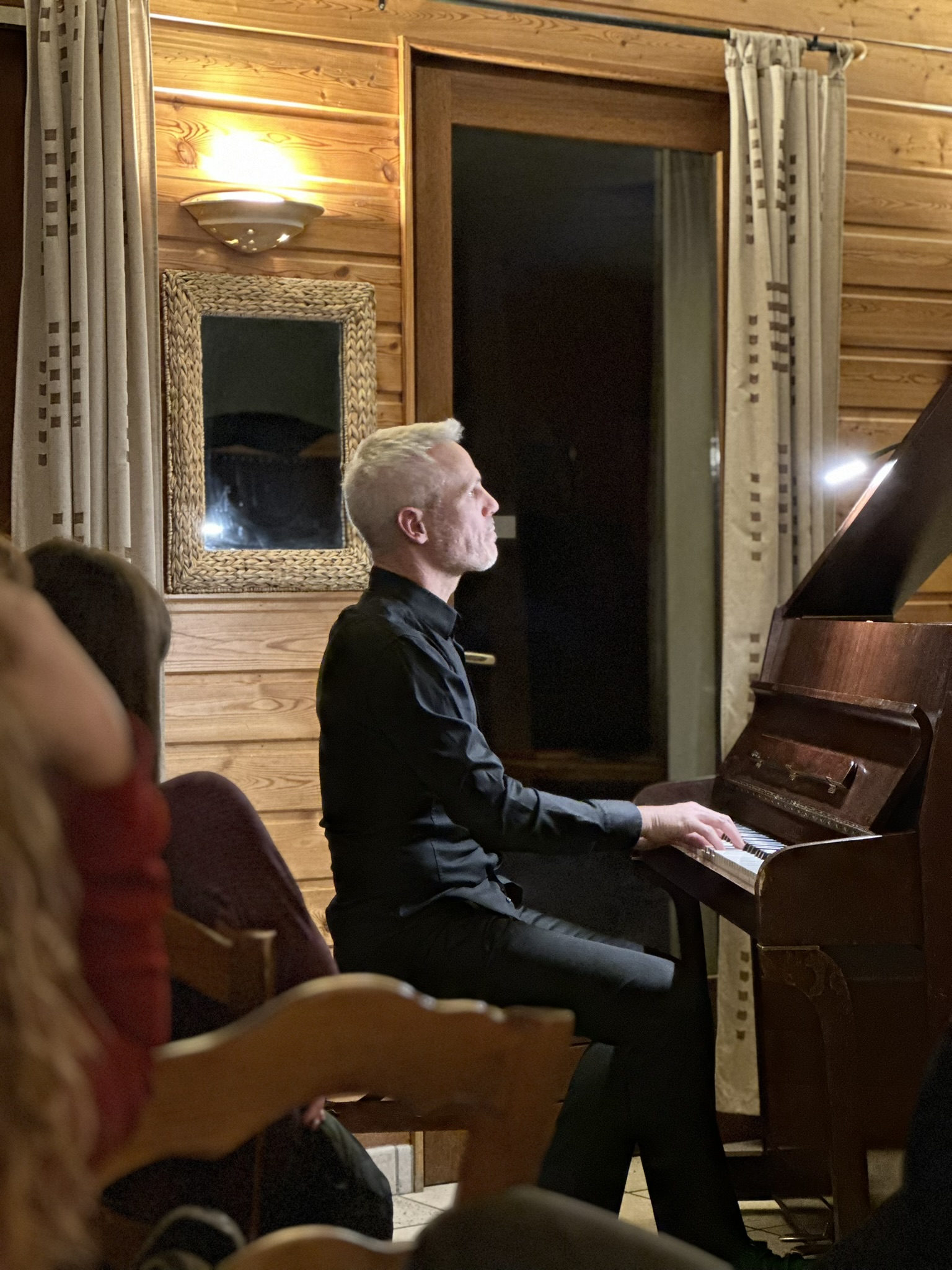 Concert de piano en intérieur