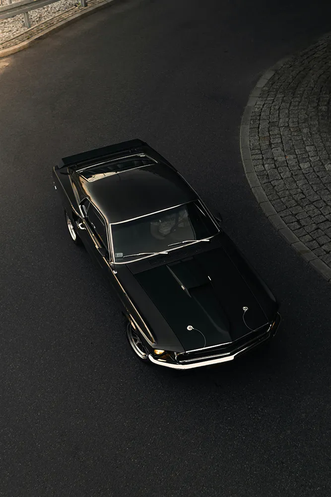 Ford Mustang GT w kolorze czarnym - z oferty firmy Klassik Kars