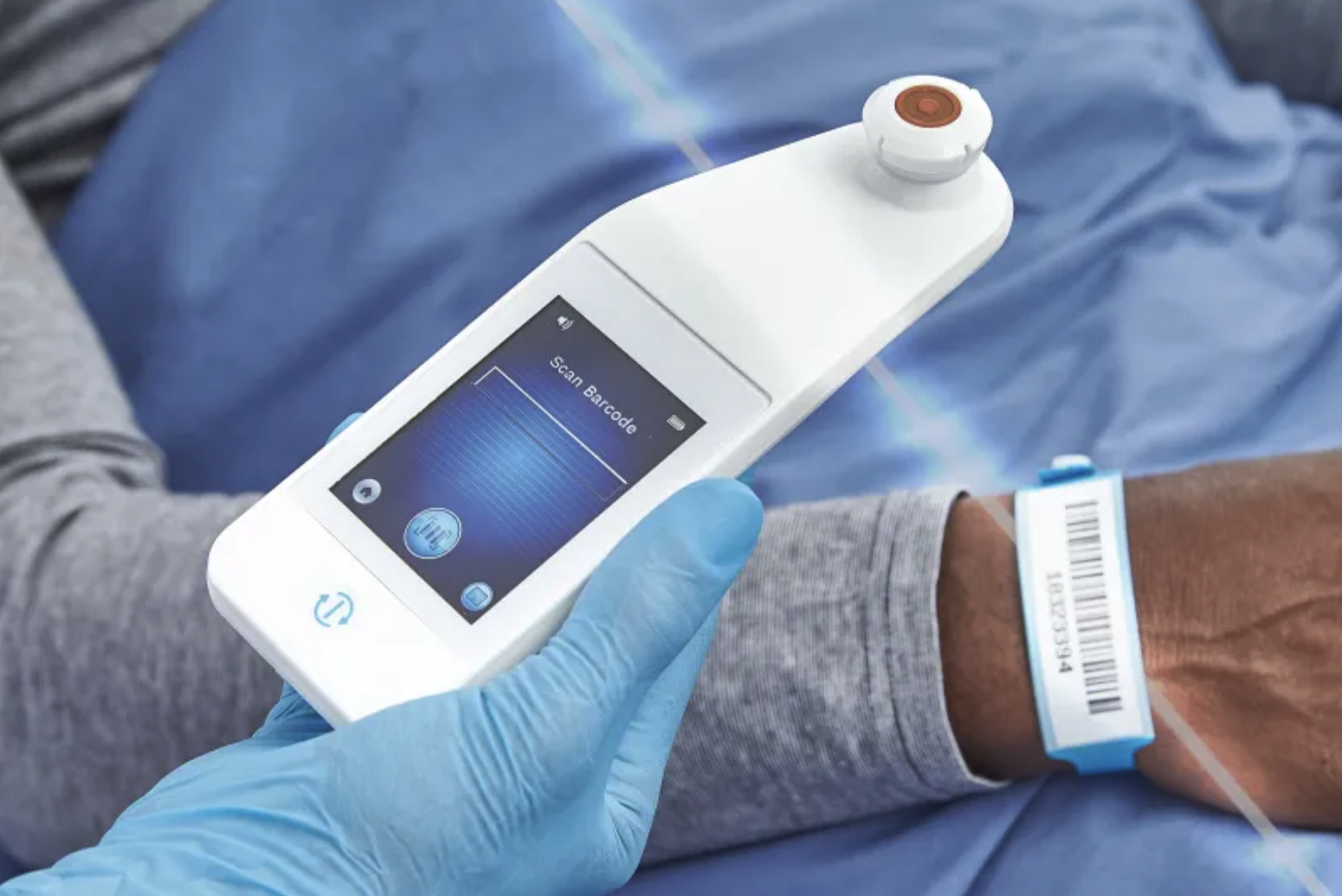 Person holding Bruin Provizio Ulcer Scanner