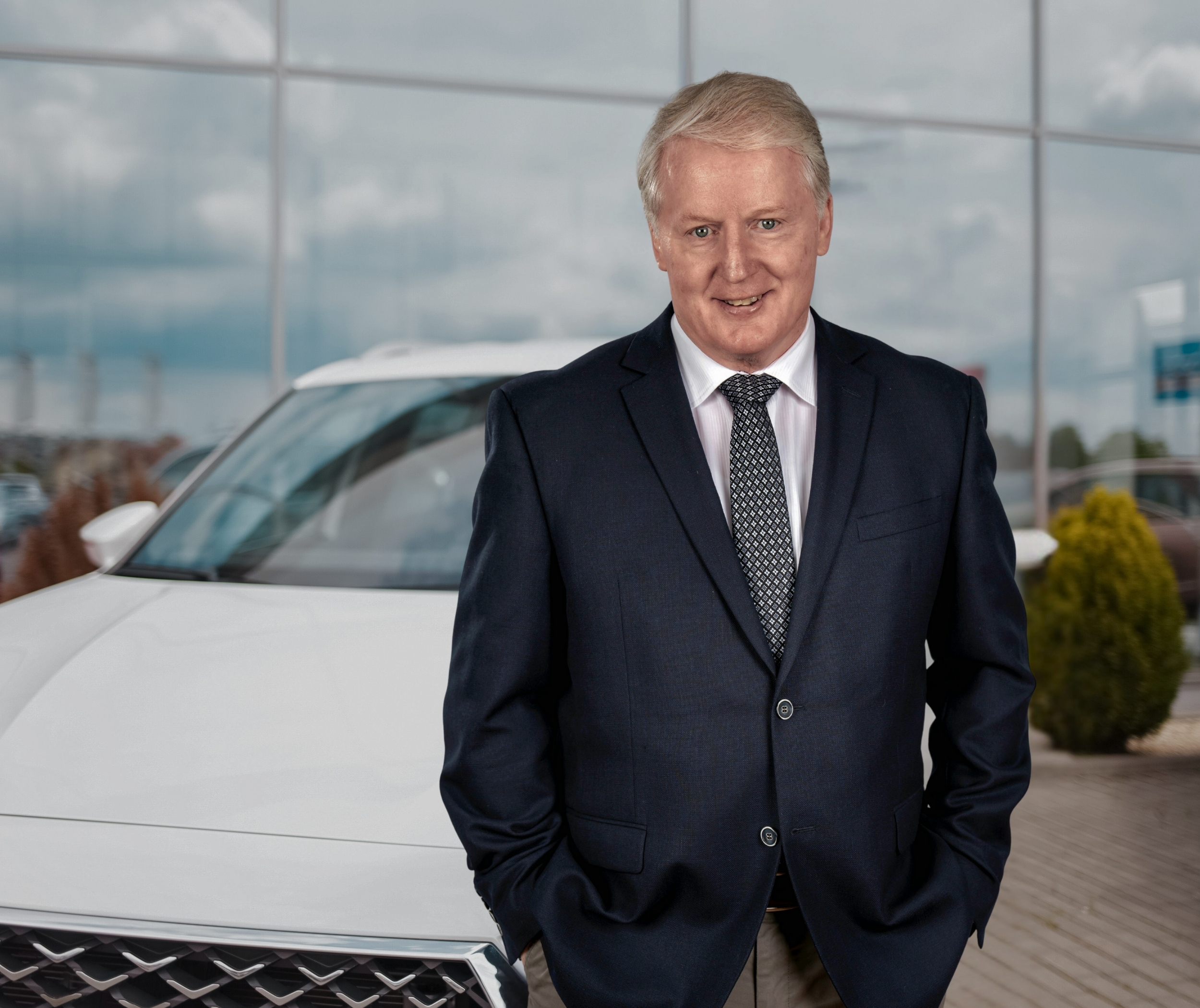 Chris car buying service slider image laptop