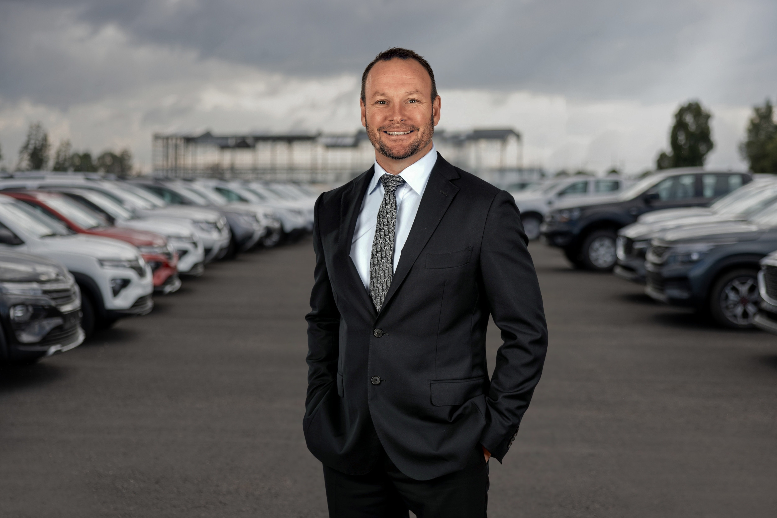 Luke image car buying service slider phone