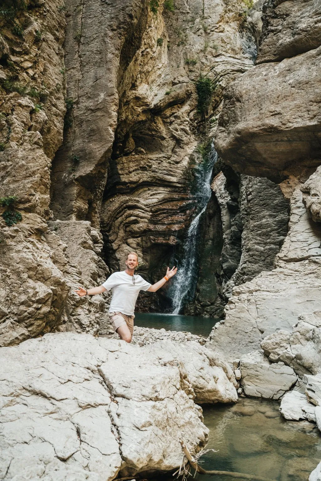 Tom bij de Cascate del Verde, de hoogste waterval van de Apennijnen, in Abruzzo