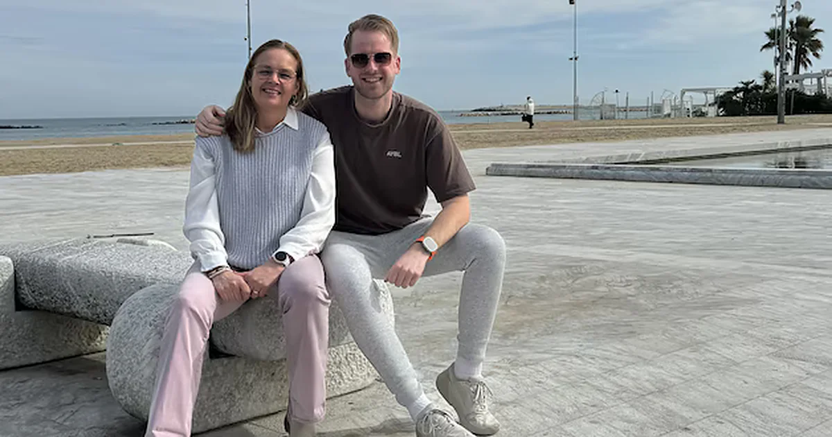 Ageeth Tissing en Tom Hooge Venterink op de boulevard aan de Adriatische kust in Abruzzo