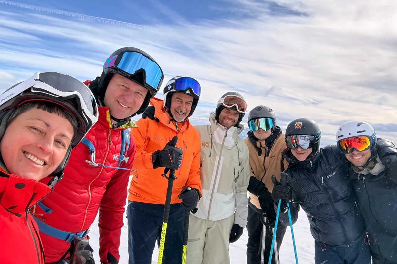 Iskra Velichkova (PayPal), Fabius Espert (Urlaubsguru) und weitere Marketingleader beim Skifahren in Sölden