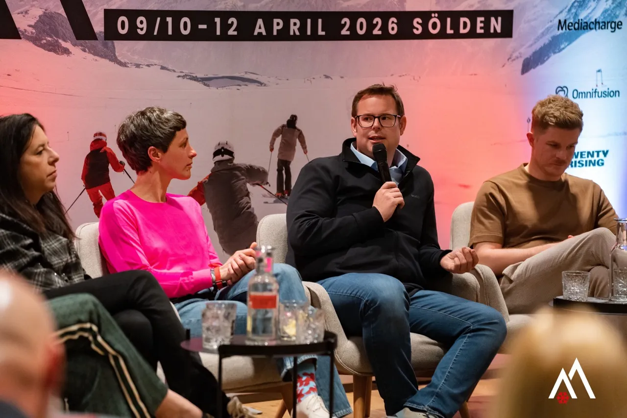 Daniel Lublinsky (Omnifusion) und Iskra Velichkova (PayPal) in der Paneldiskussion beim WINTER SUMMIT 2026
