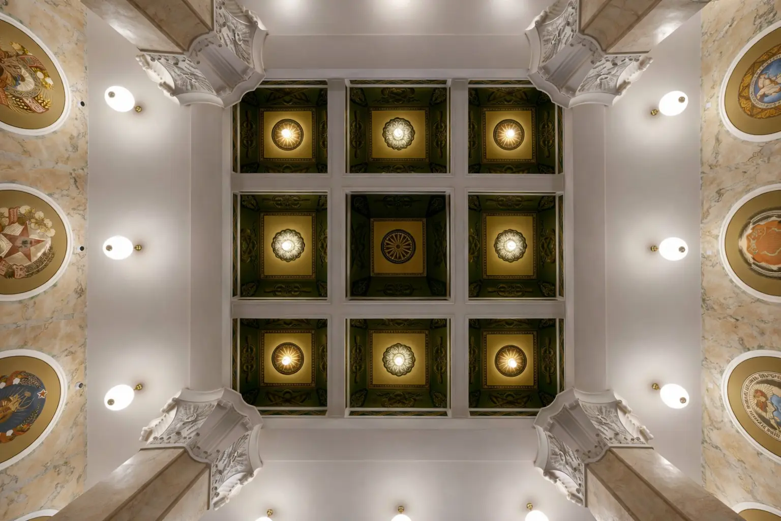 how tall is the average ceiling