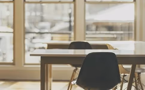 Taux d'absentéisme - métaphore chaise vide