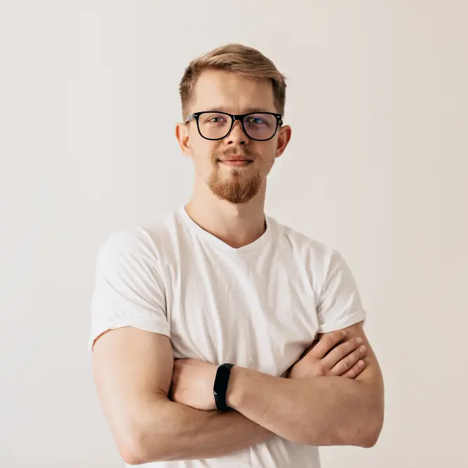 A man wearing glasses and a white shirt. - DAS Images
