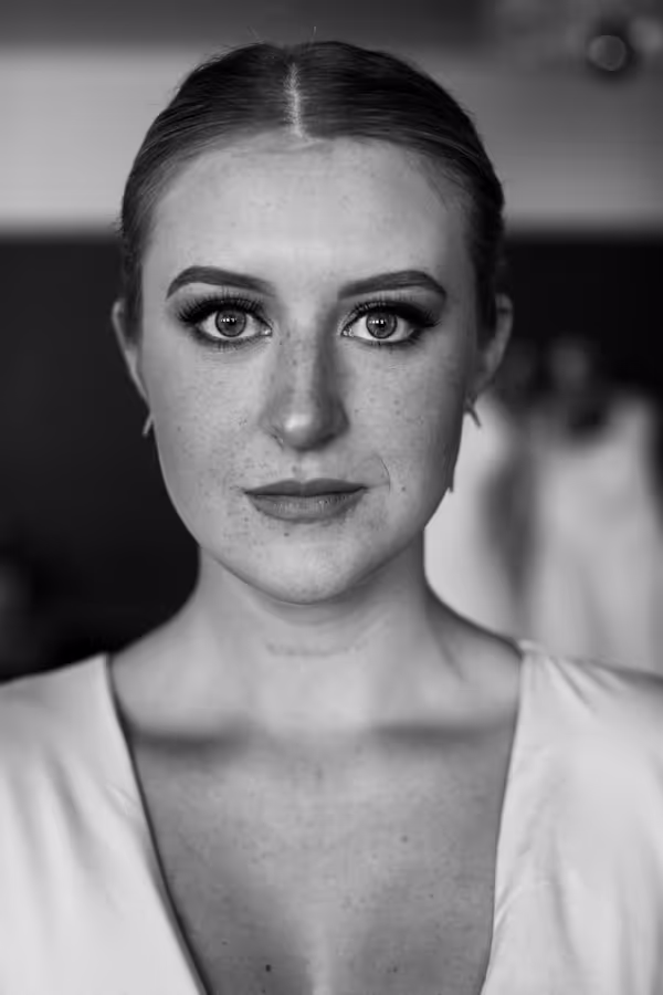 Black and white portrait of a young woman during summer.
Model IG: @heatheredeas