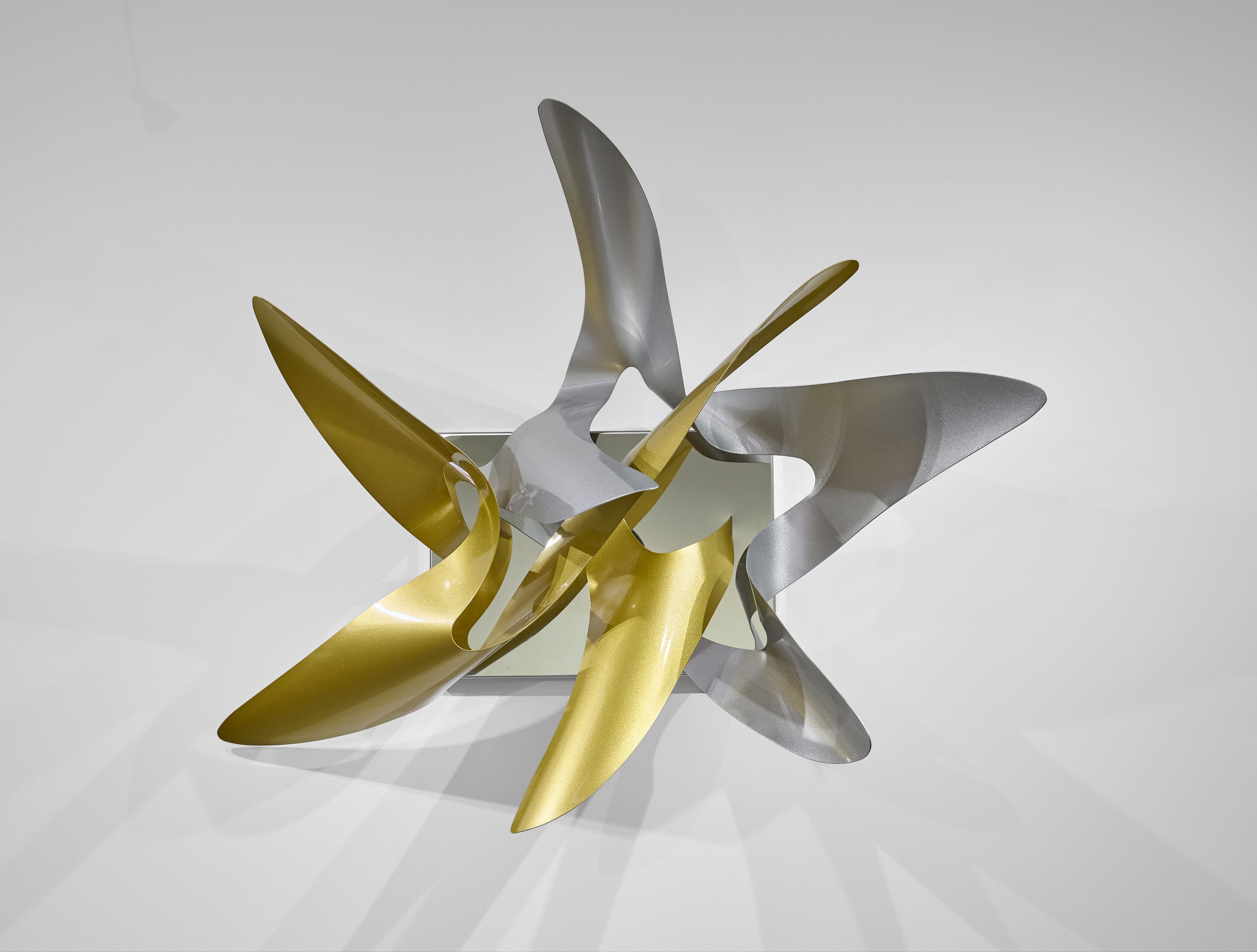 Masaaki Noda, Splendor, 2015. Metallic color on stainless steel, 19 3⁄4 x 39 3/4 x 33 inches.