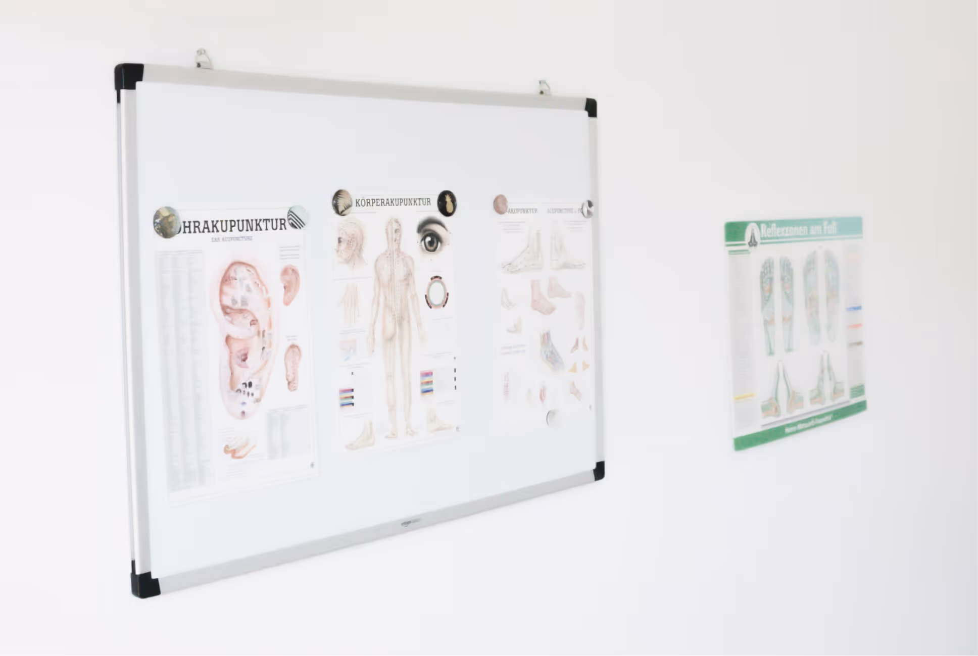 Physiotherapieraum mit Trainingsgeräten und Gymnastikmatten in Falkensee Brandenburg