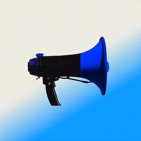 Minimal storefront icon with an email symbol, illustrating email marketing integrated into an online shop.