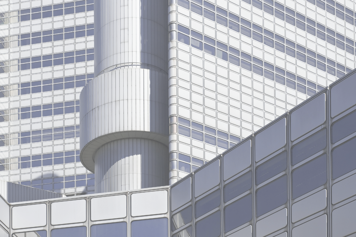 White office buildings around a cylindrical tower, representing the different categories of Swiss banks