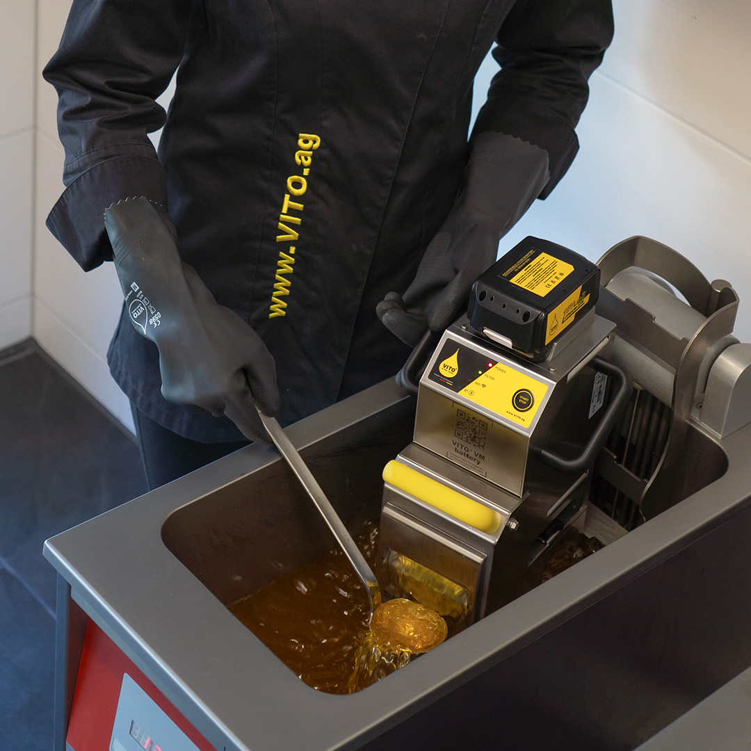 Filtro VITO VM Battery a batería en uso en una cocina profesional