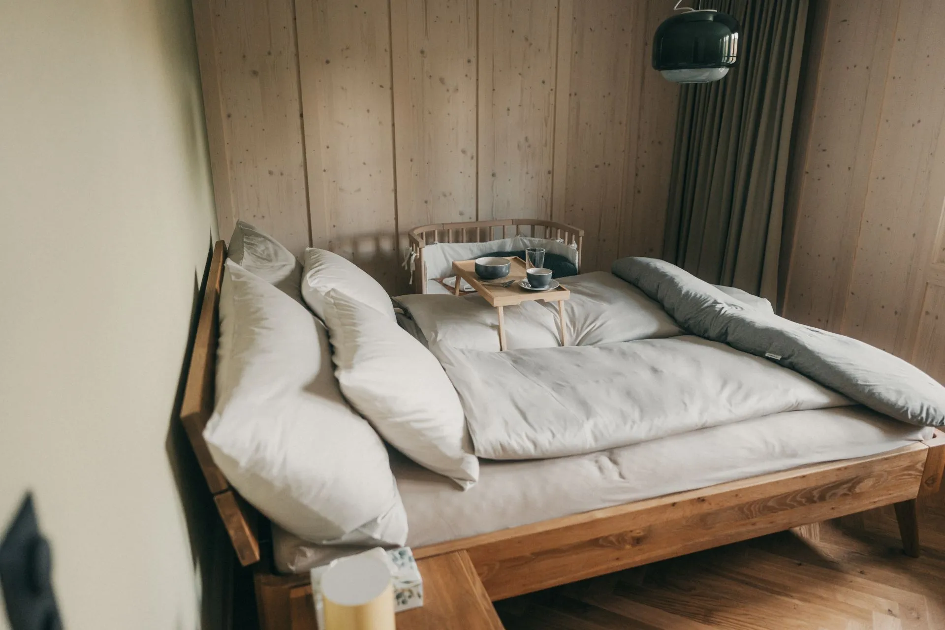 Frühstück im Bett im Wochenbettzimmer