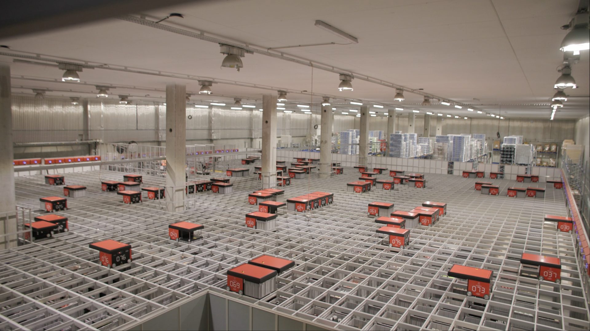 Knuspr fulfilment centre with automated storage robots