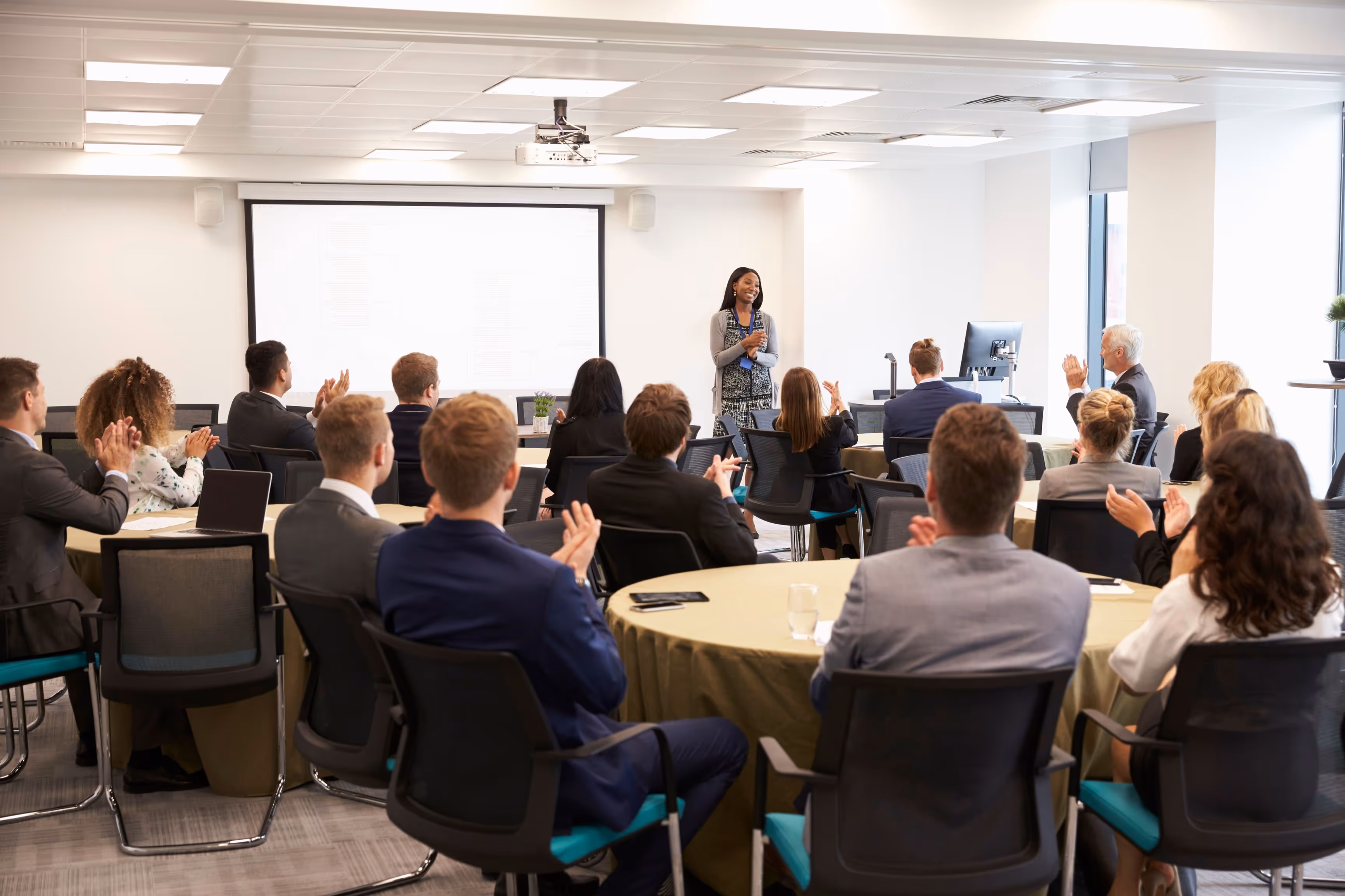 Training room hire venues for lectures, workshops & seminars with flexible layout arrangements.