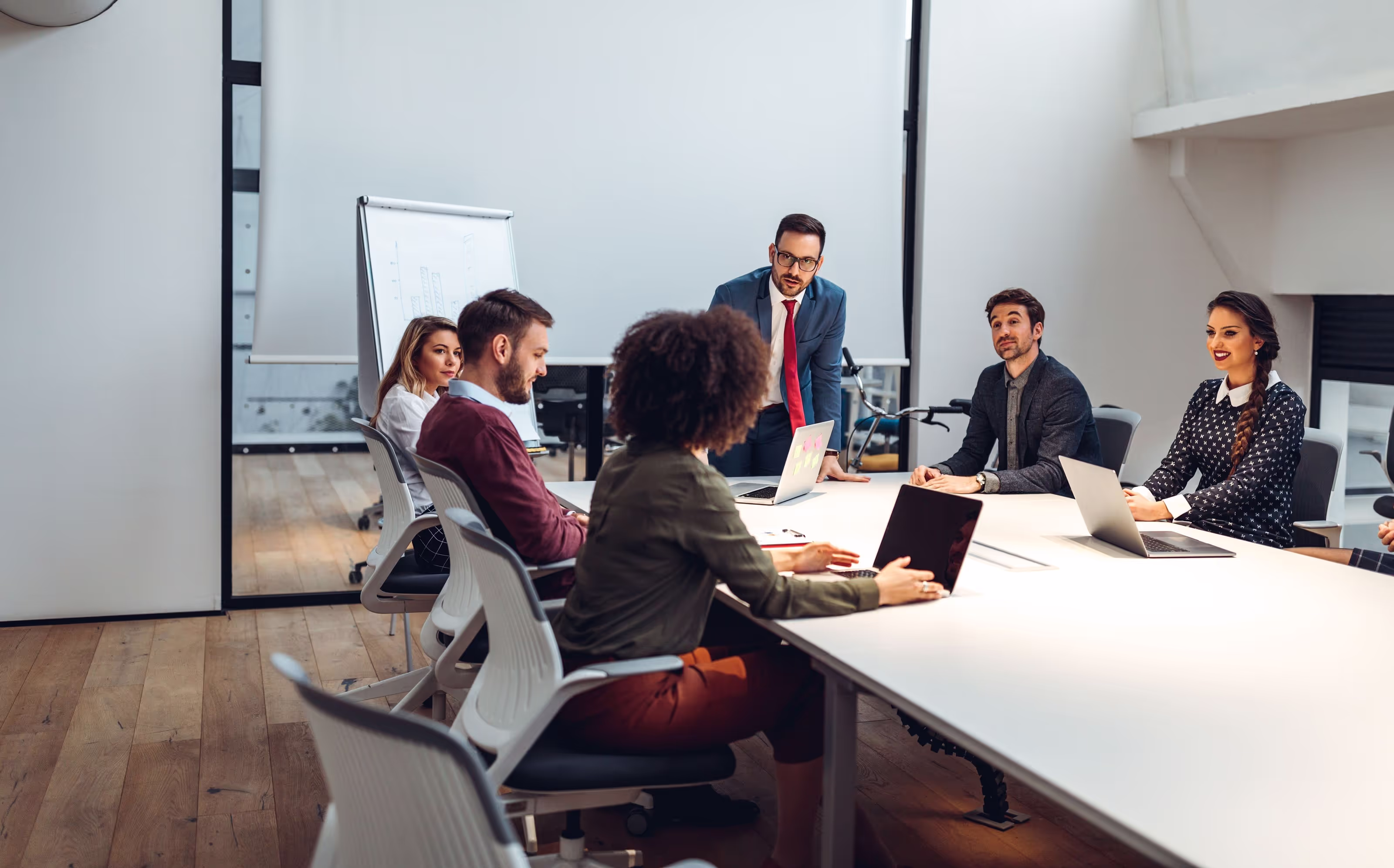 Premium virtual office space in New York City with mail handling, notary services & meeting room access. Build your brand in NYC - register today!