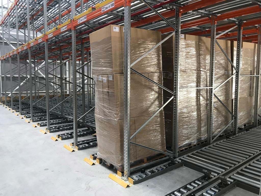 Görgősoros raklapos állványrendszer