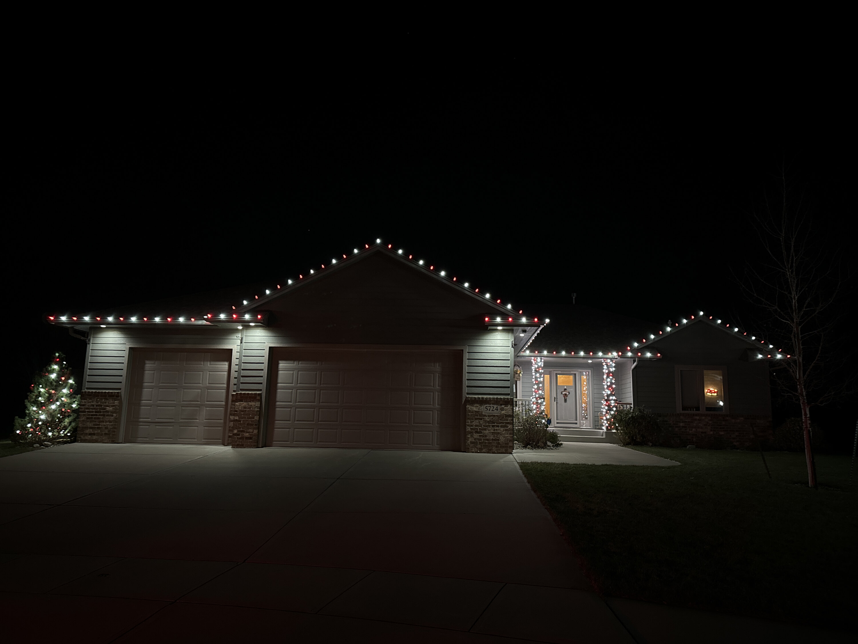 professionally decorated home by 605 Holiday Lighting