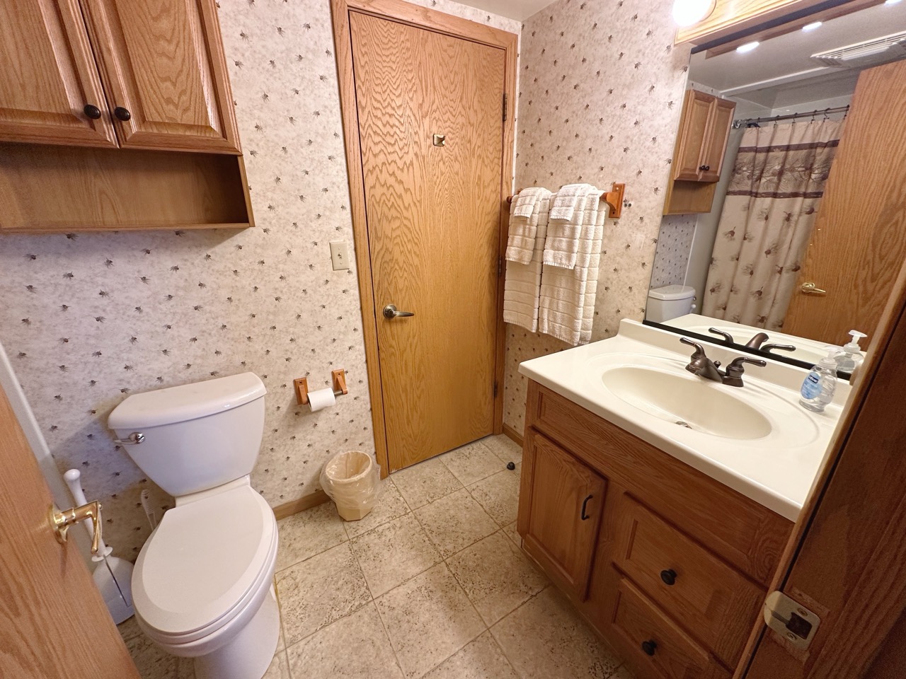 Bathroom at Eagle River Treehouses