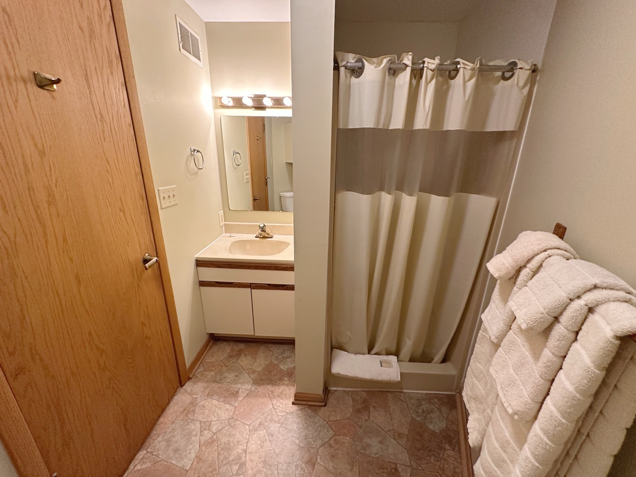 Bathroom at Eagle River Treehouses