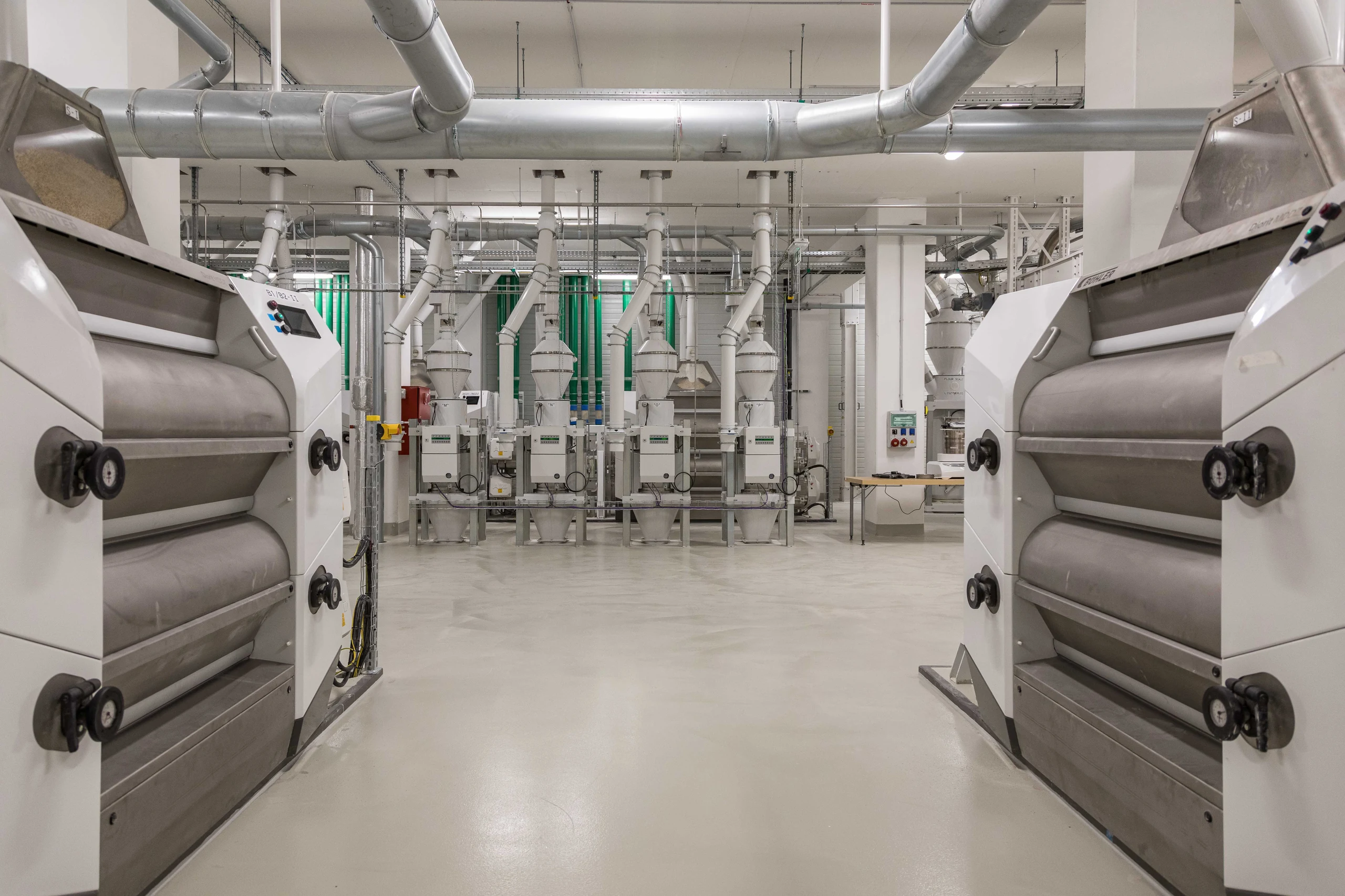 Roller mills and piping in the Pannonia Bio milling hall