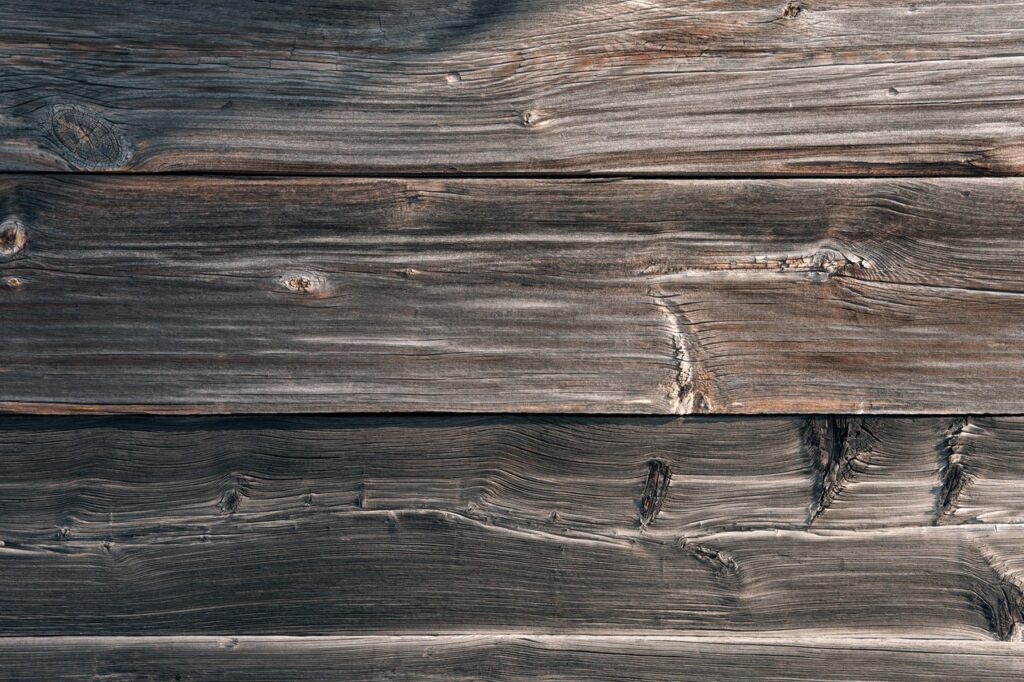Scratch in wood