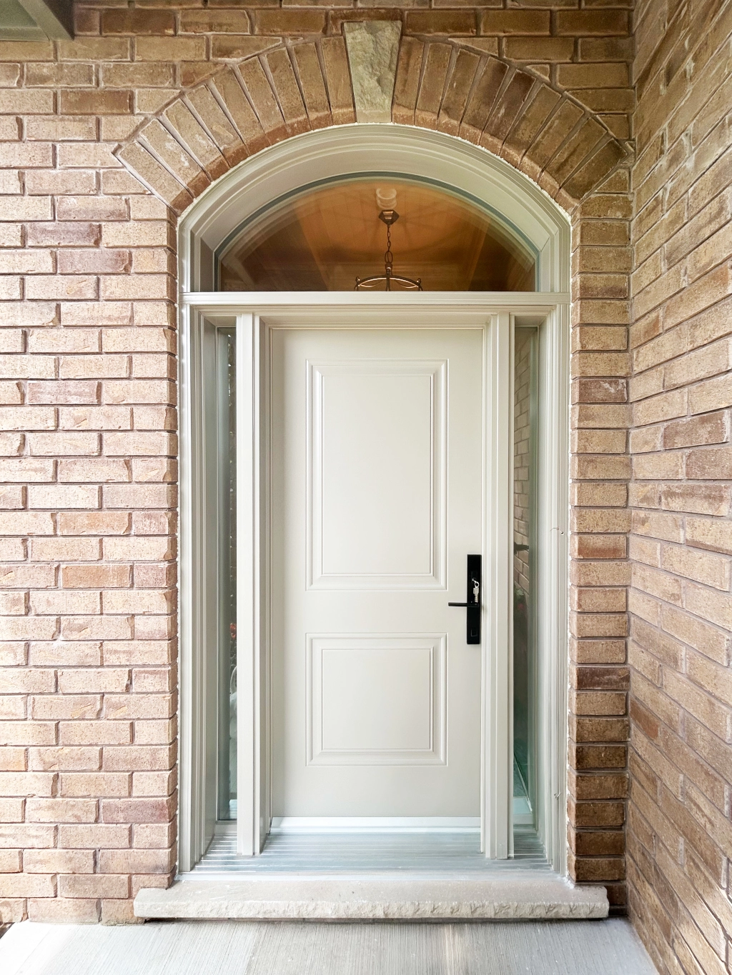 London Entry Door - Photo 01
