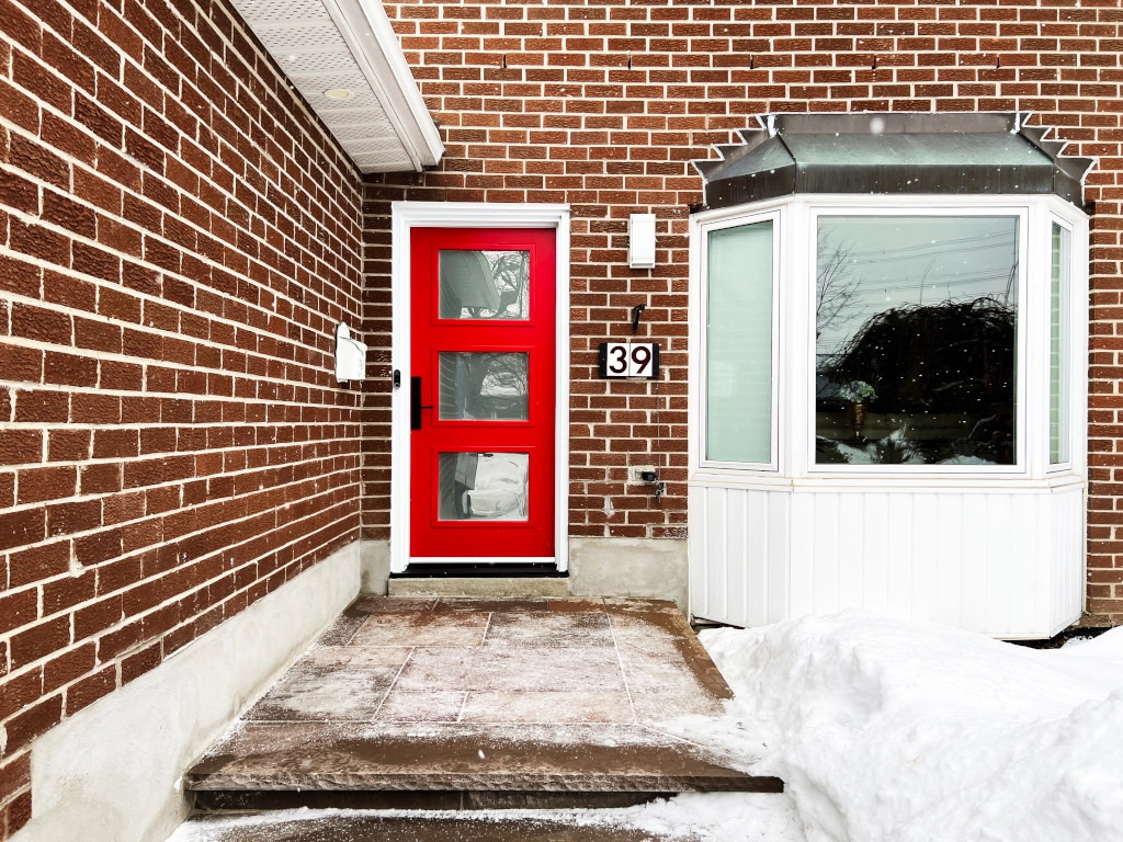 Uno Entry Door - Photo 01