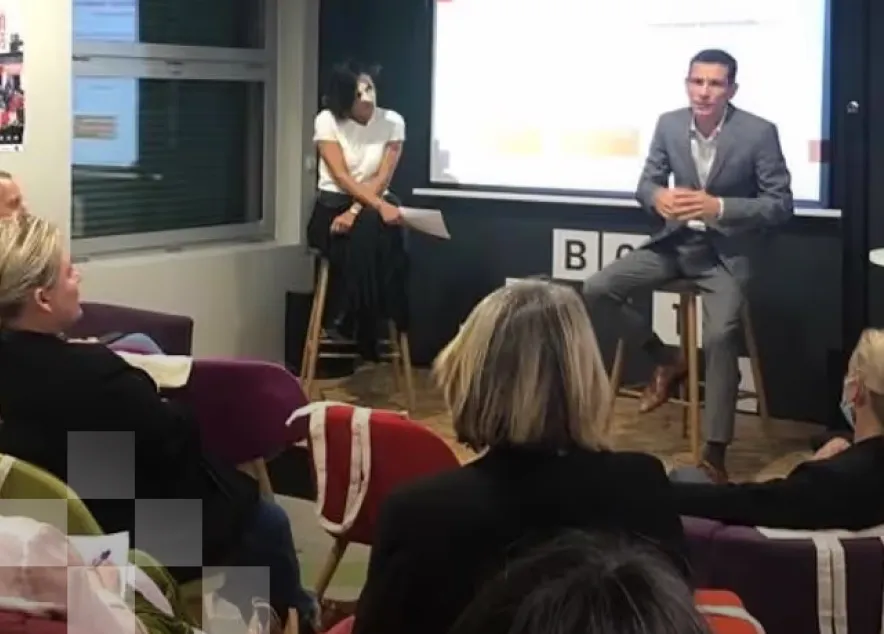 Speaker sur la scène du HUB612