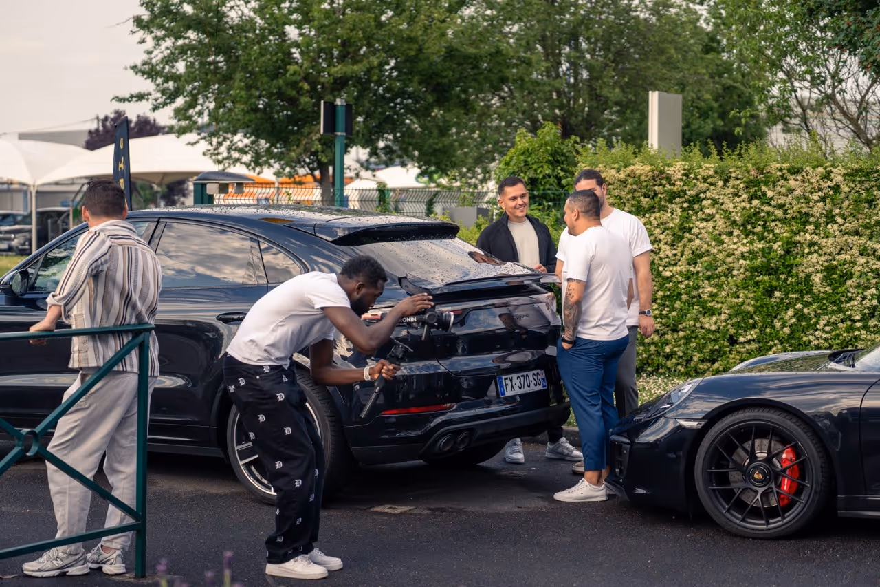Shooting photo pour mettre en vente la voiture d'un franchisé E-cars