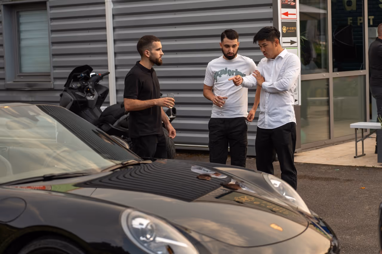 Signature d'un nouveau franchisé E-cars Concept