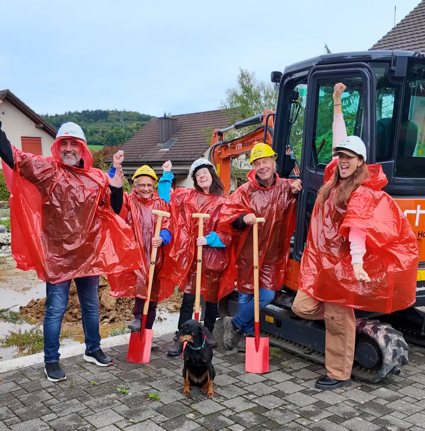 Glückliche Bauherren Spatenstich ValleyHomes Schwedenhaus