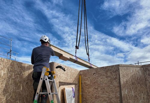 Hausmonteur Hausaufbau ValleyHomes Solothurn Schwedenhaus Aargau Monteur Hausbau Holzhaus