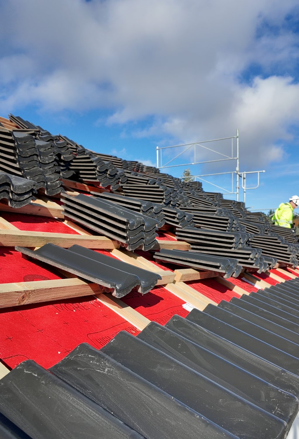Dachaufbau von Schwedenhaus Elementhausbau im Kanton Aargau in Scherz