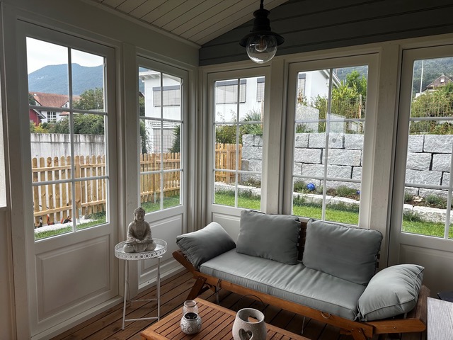 Wintergarten mit Veranda gemütlich sitzen bei jedem Wetter