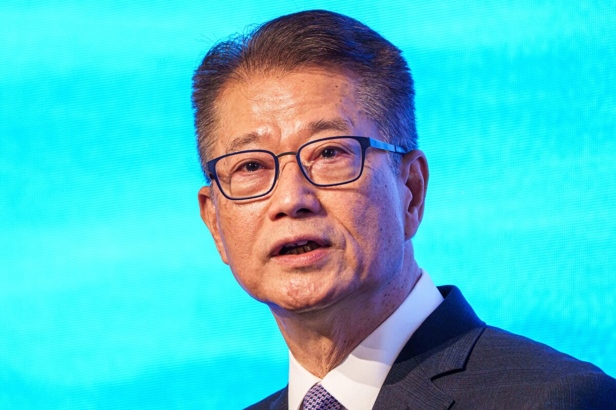 HK Financial Chief Sees Rebound in Second-Quarter Retail Sales